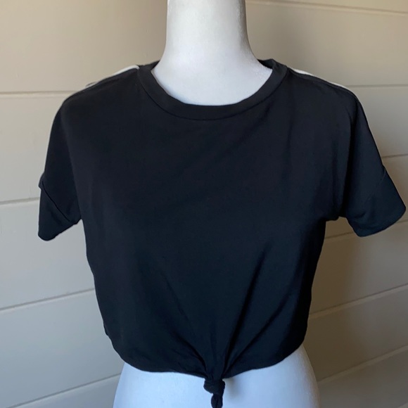 Crop Front Tie Crop Top Size Medium - Picture 4 of 7